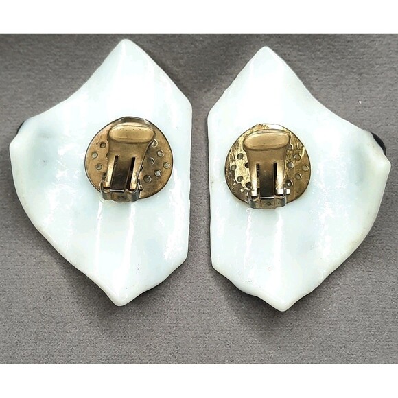 Vintage 1980s Artisan Fused Glass Geometric White/Blue Clip on Earrings XLNT - Picture 6 of 6